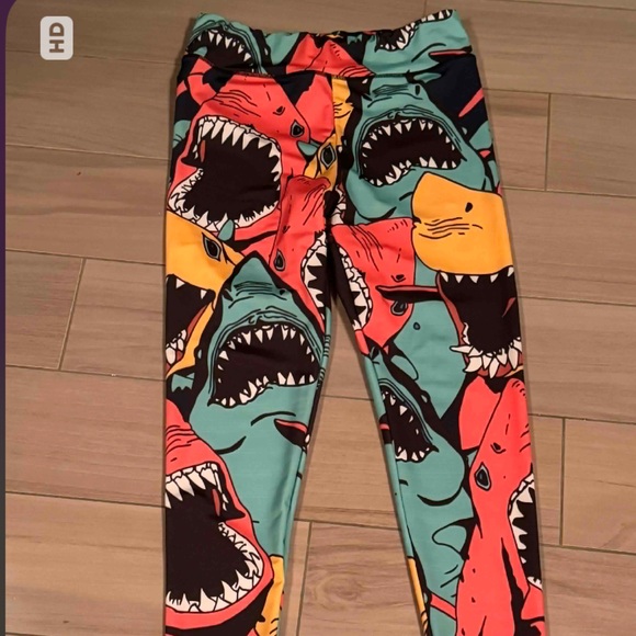 Colorful Shark Print Leggings MEDIUM - Picture 5 of 5